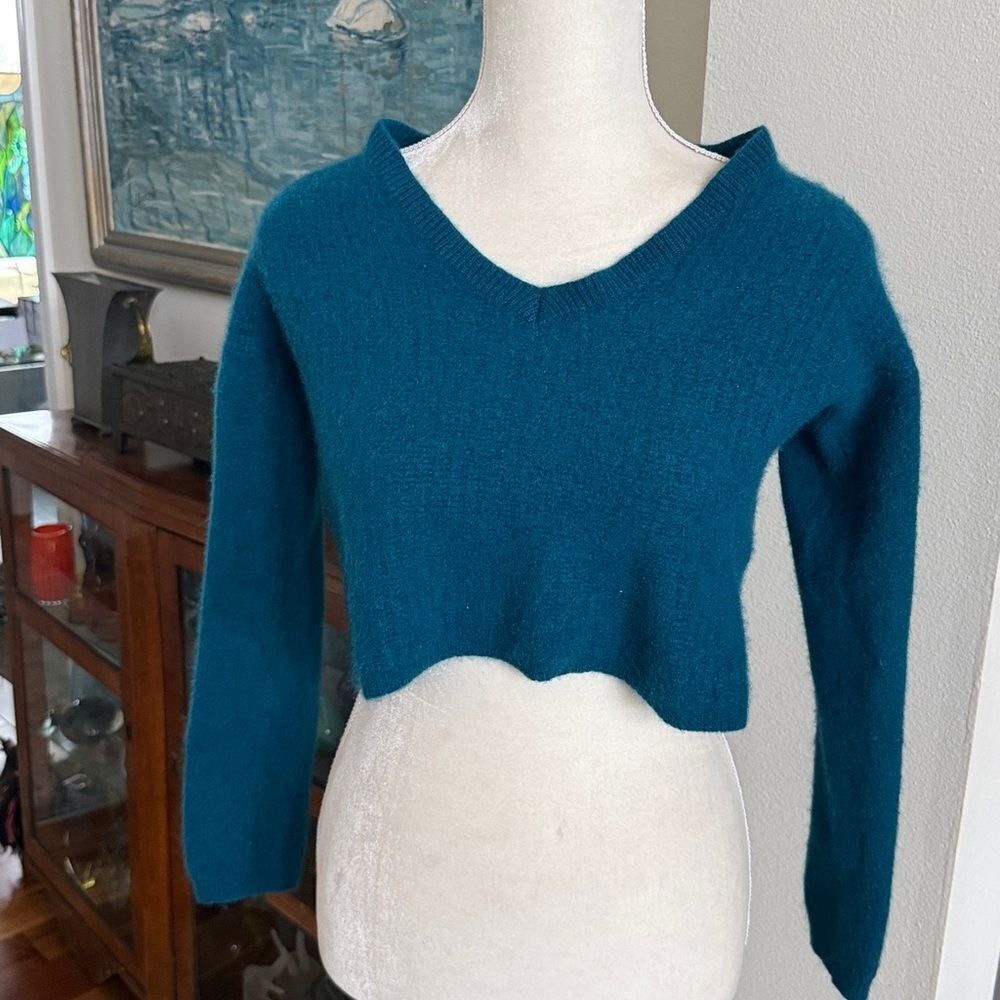 360 CASHMERE CROPPED SWEATER